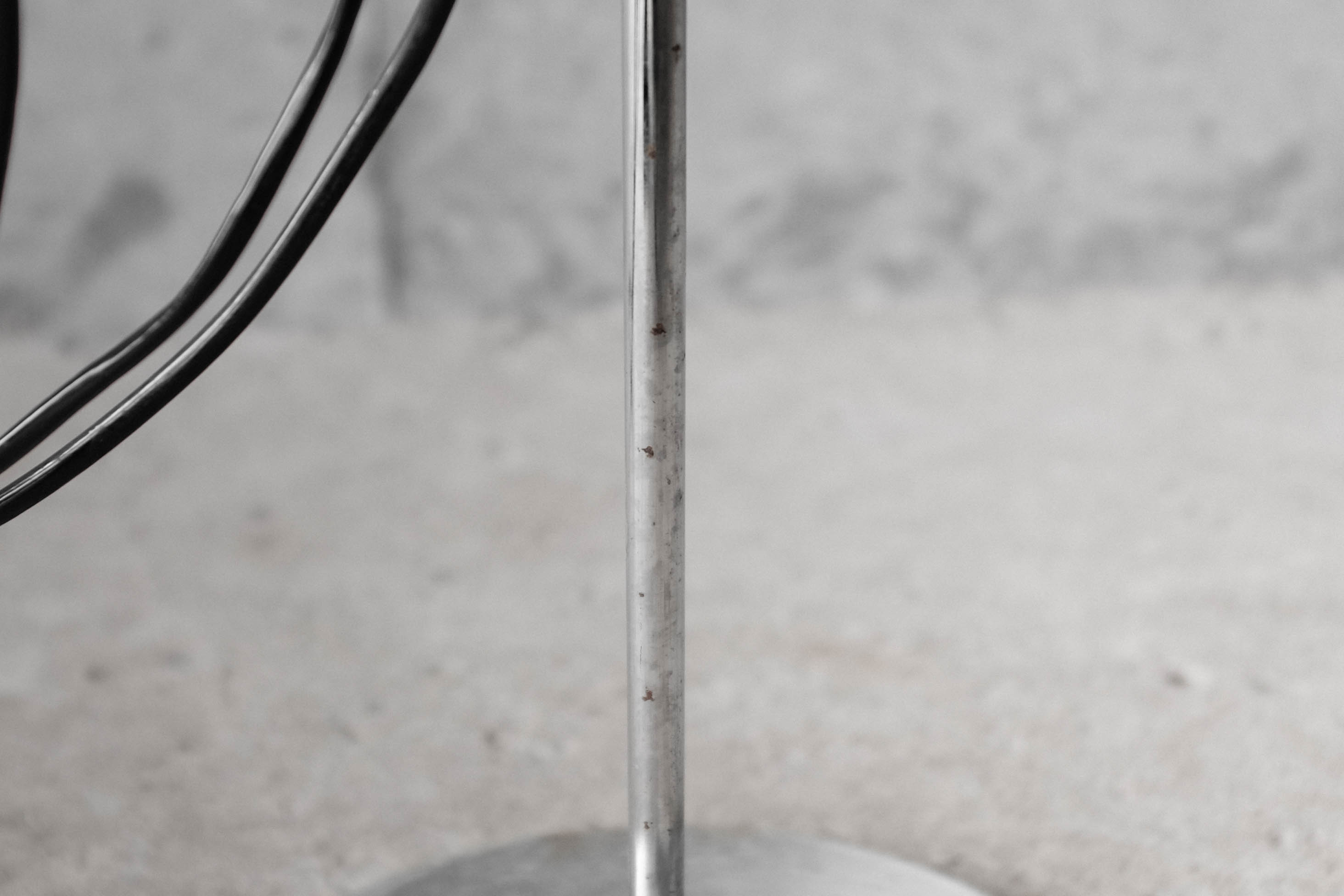 Chrome 70s design lamppost