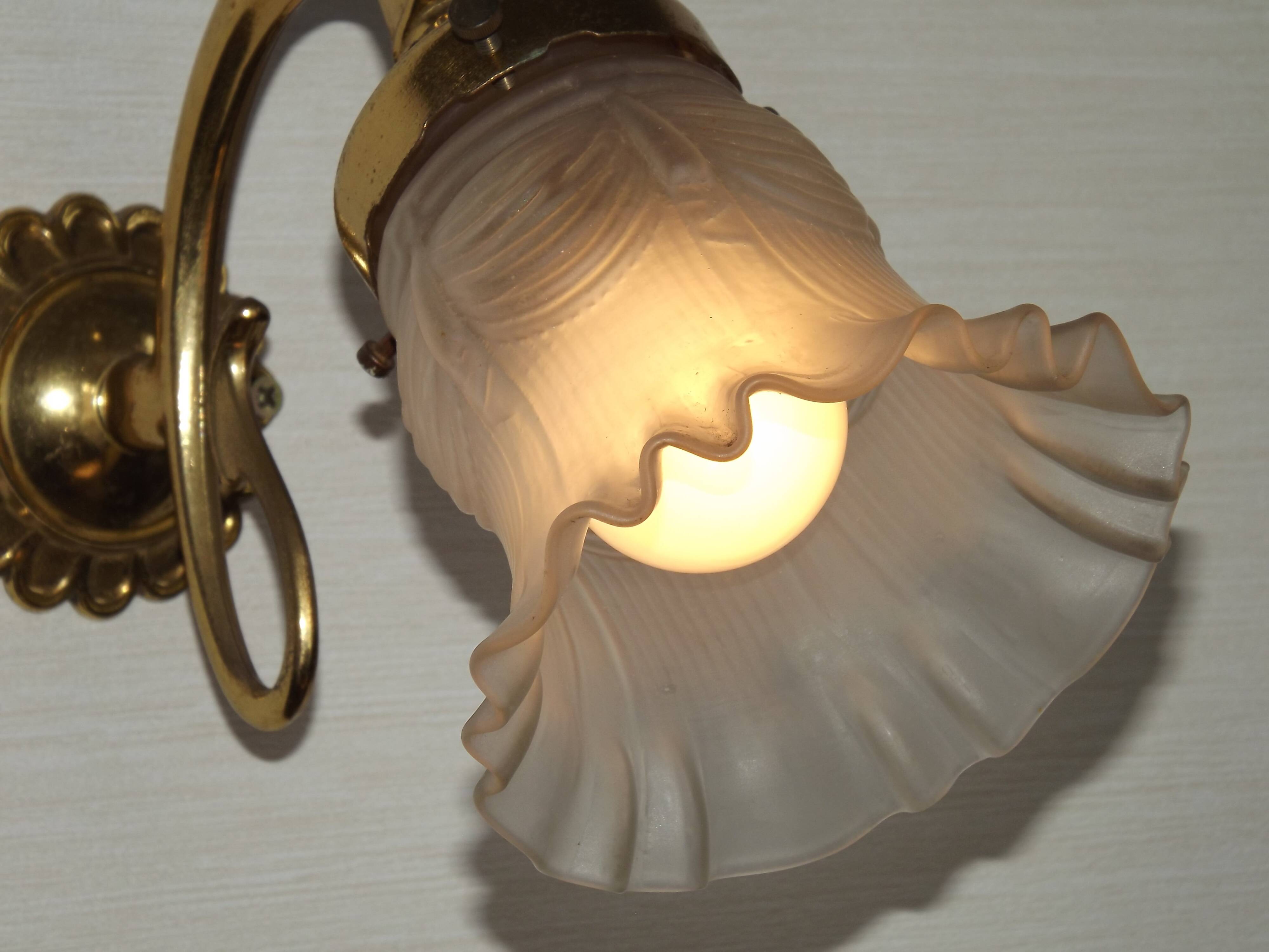 French Vintage Brass Single Wall Light Patterned Frilled Glass Shade