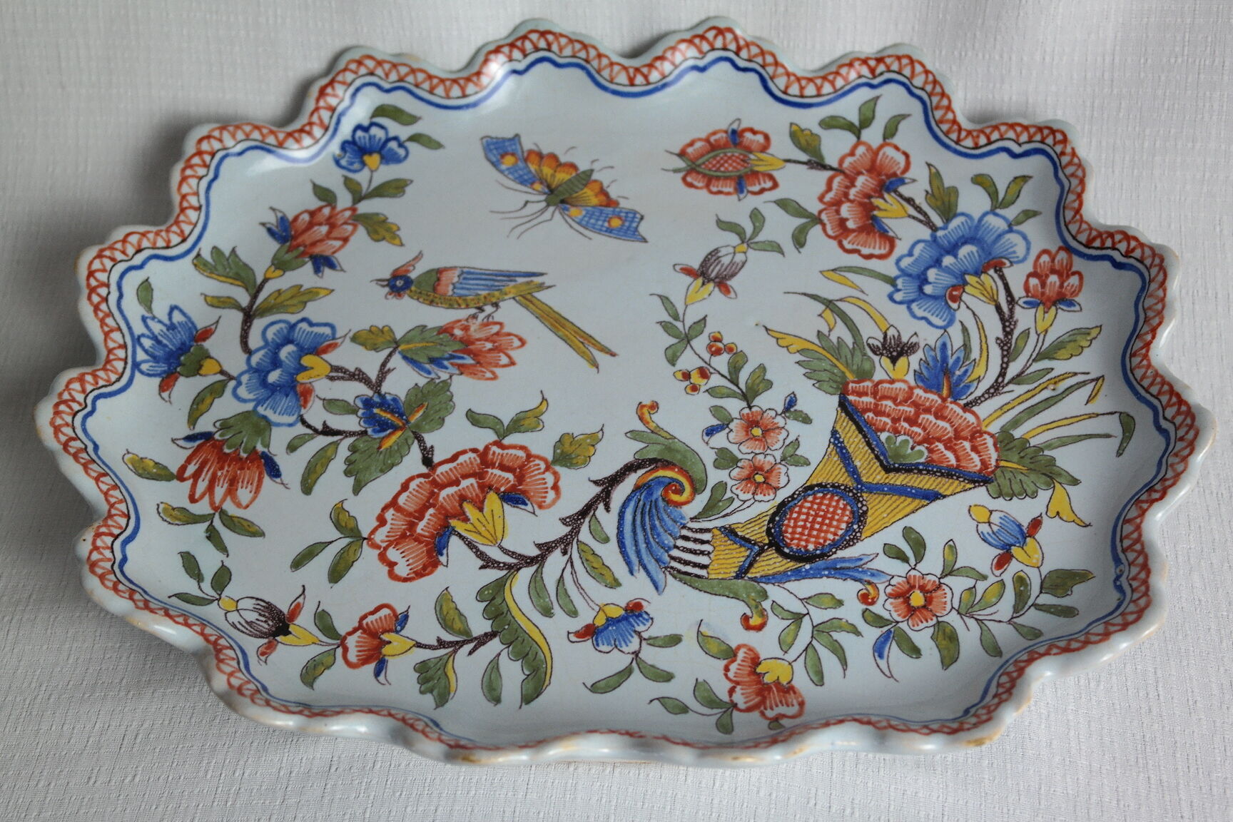 Flat earthenware of Rouen polychrome decoration cornucopia of plenty