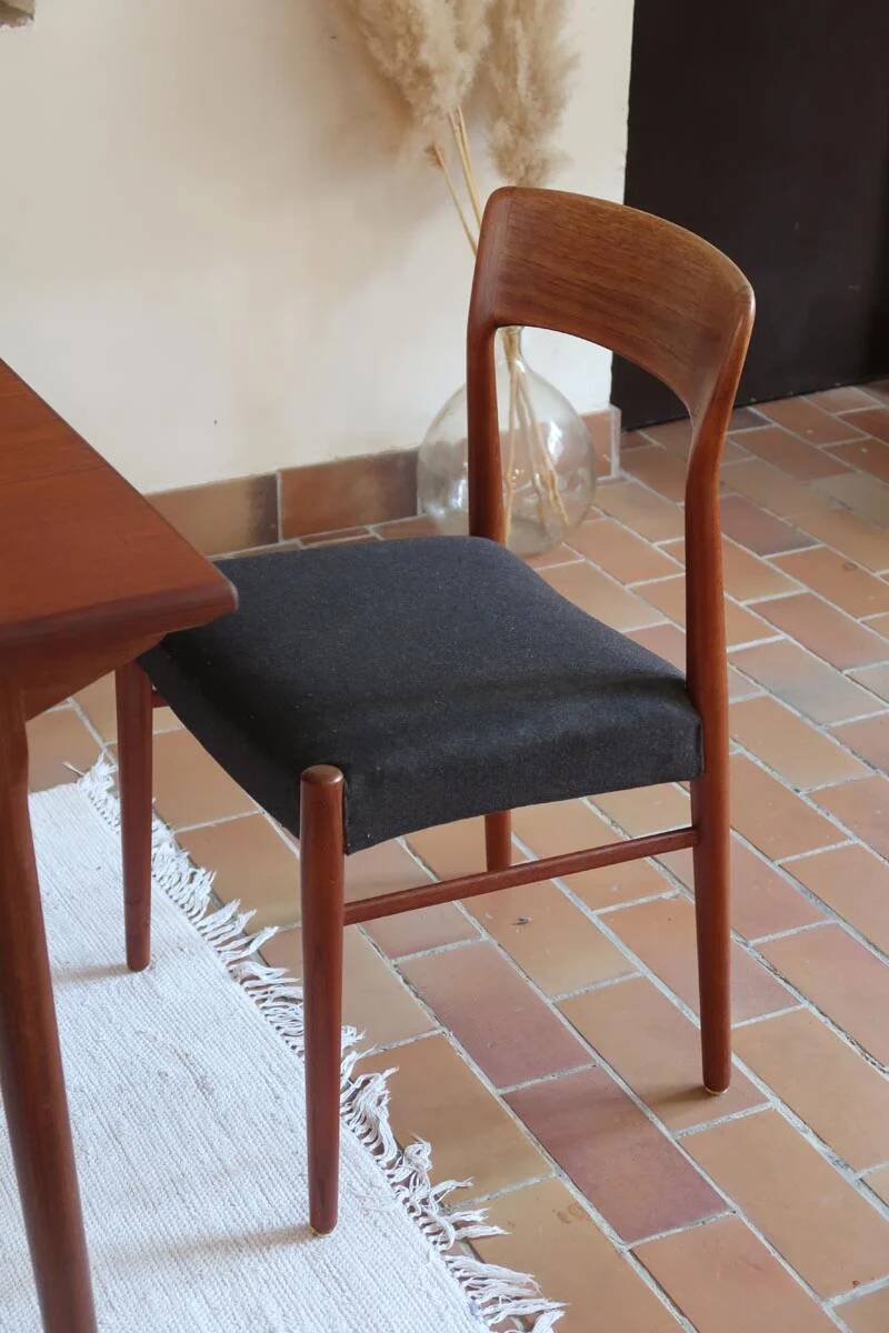 4 vintage Scandinavian chairs in teak and blue fabric - Model 26 by Henning Kjærnulf
