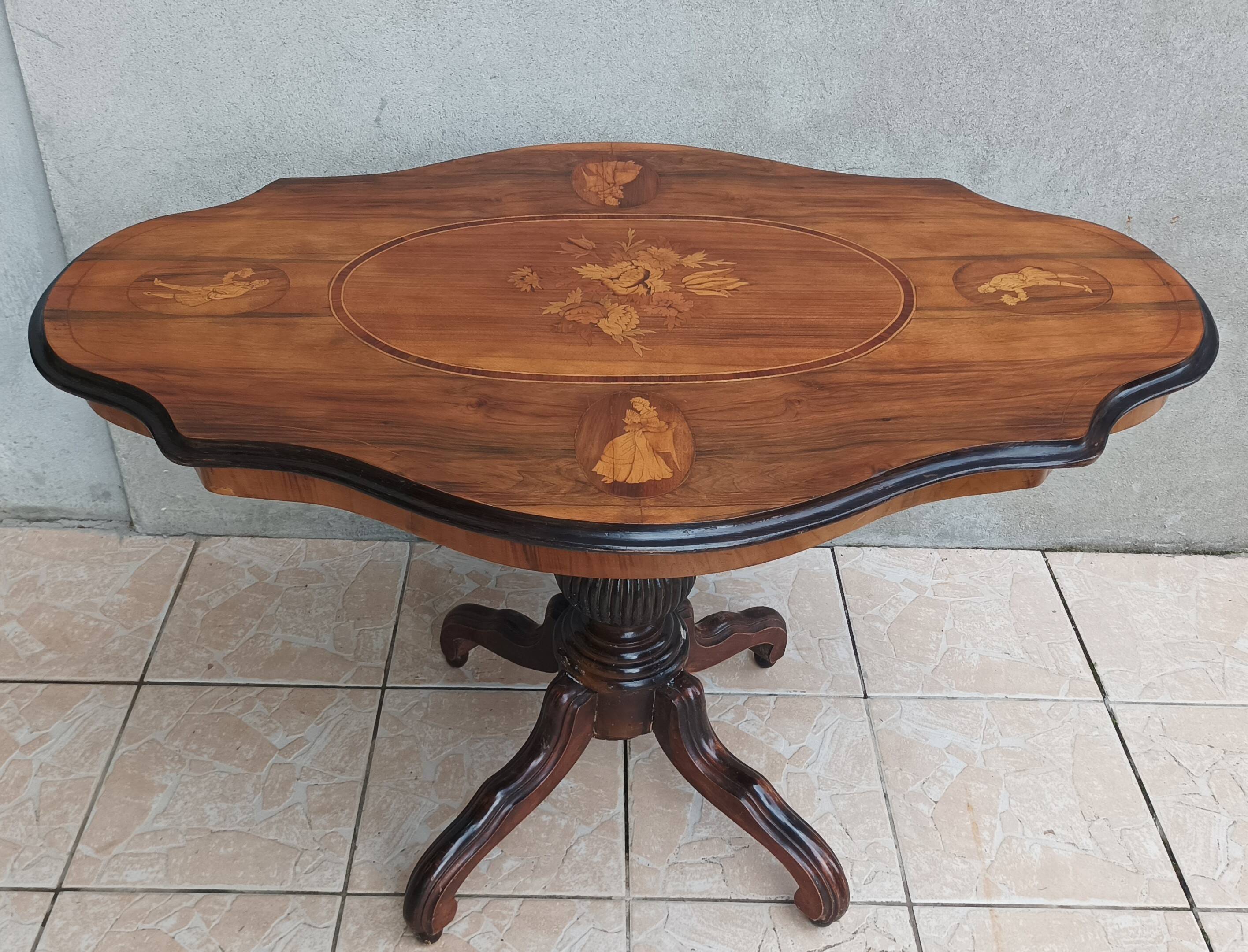 Table violon Napoléon III en ronce de noyer