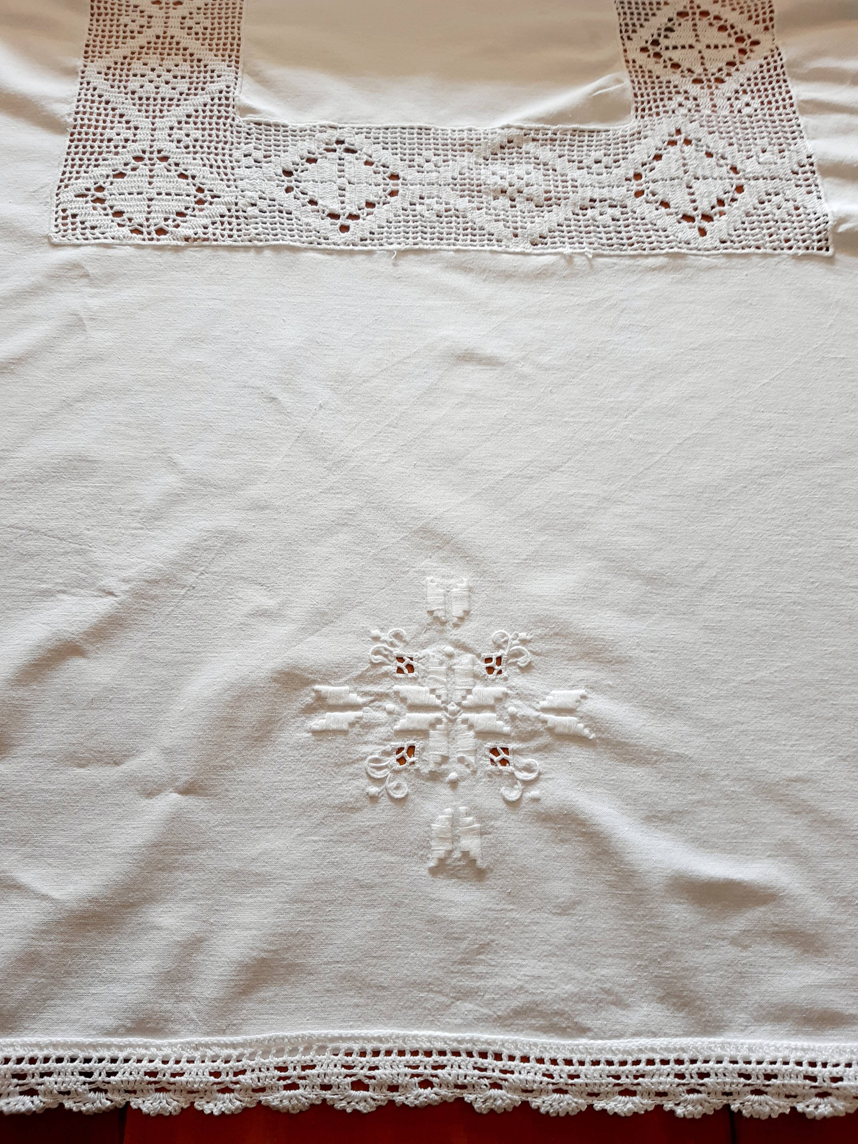 Rectangular cotton tablecloth embroidered