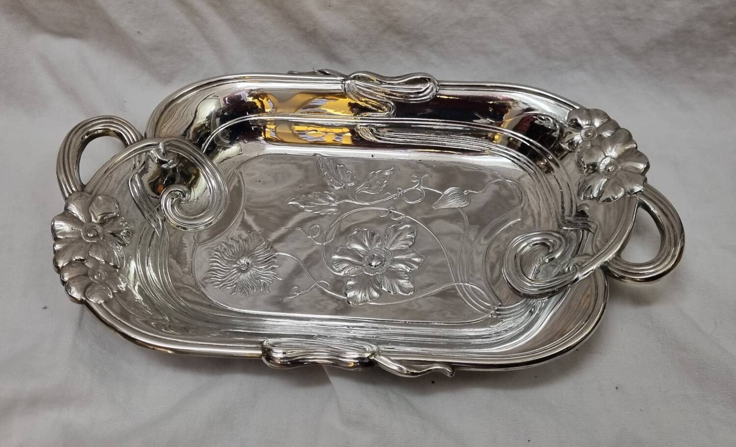 Plat argent, corbeille à fruits