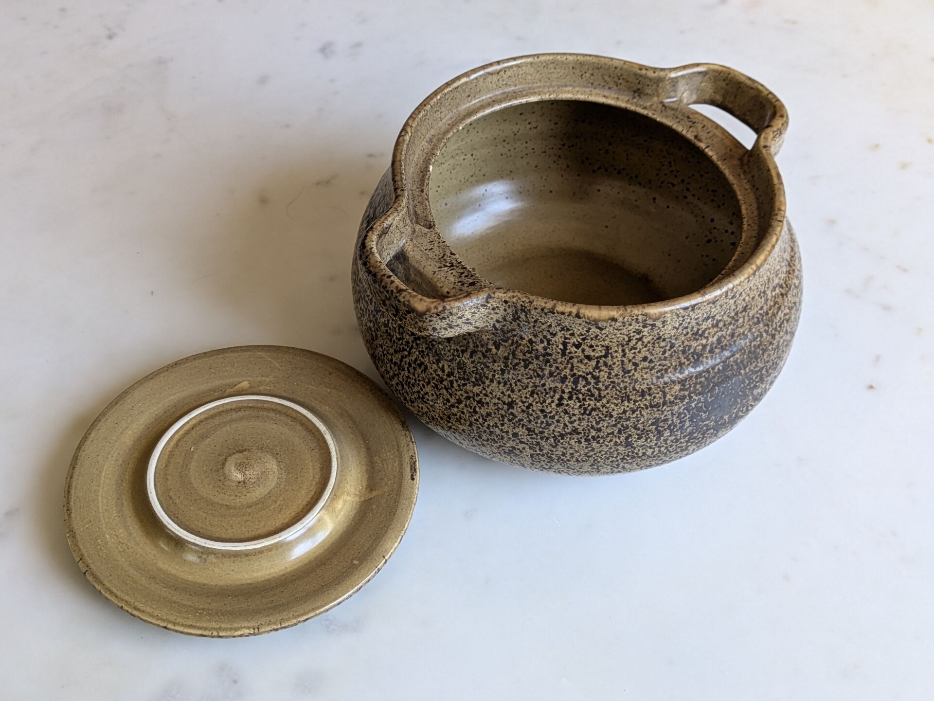 Sublime Soupière en grès moucheté "Les Potiers de l'Abbaye  70'