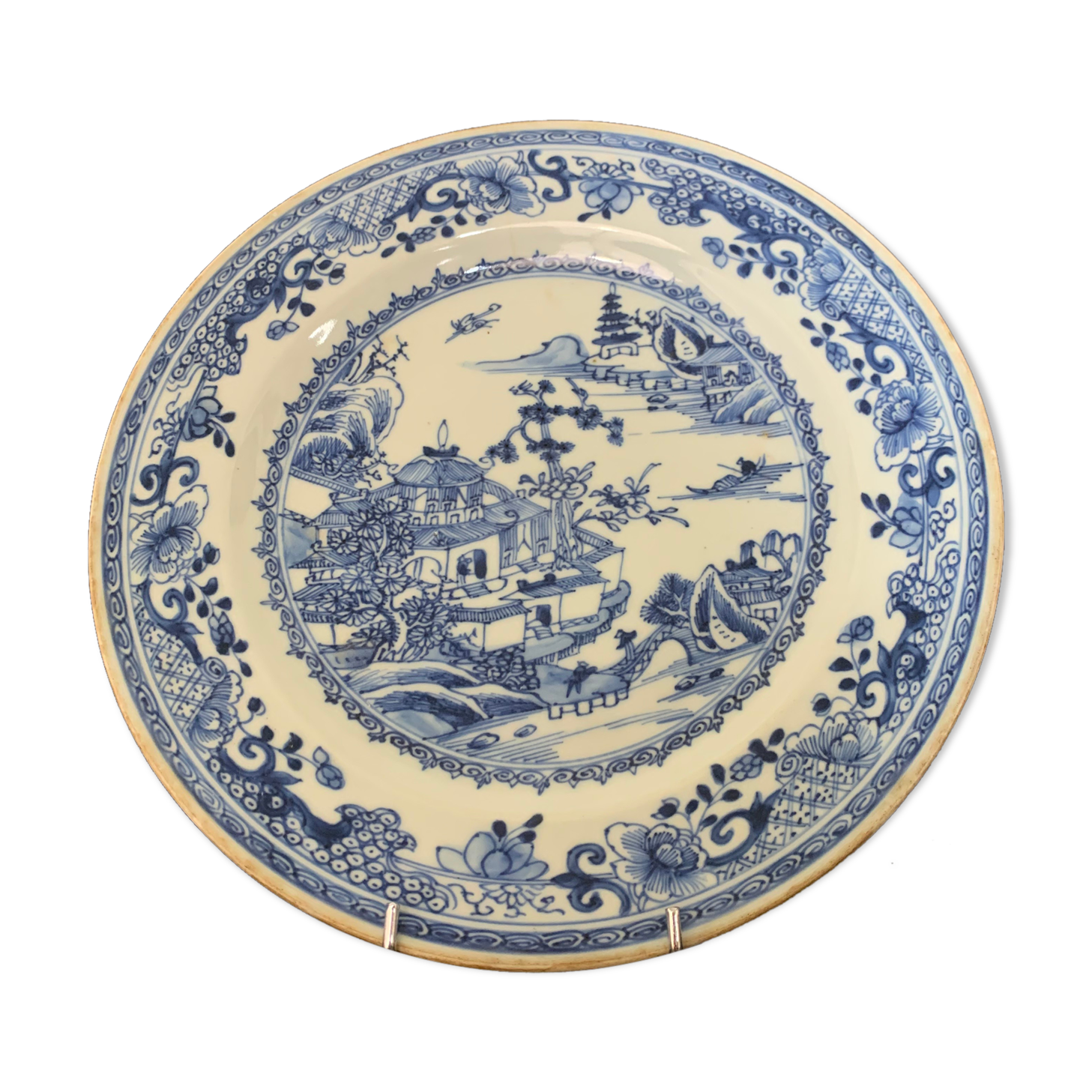 Chinese plate inspired by the company of the Indies family white blue late nineteenth century