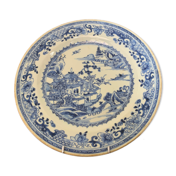 Chinese plate inspired by the company of the Indies family white blue late nineteenth century