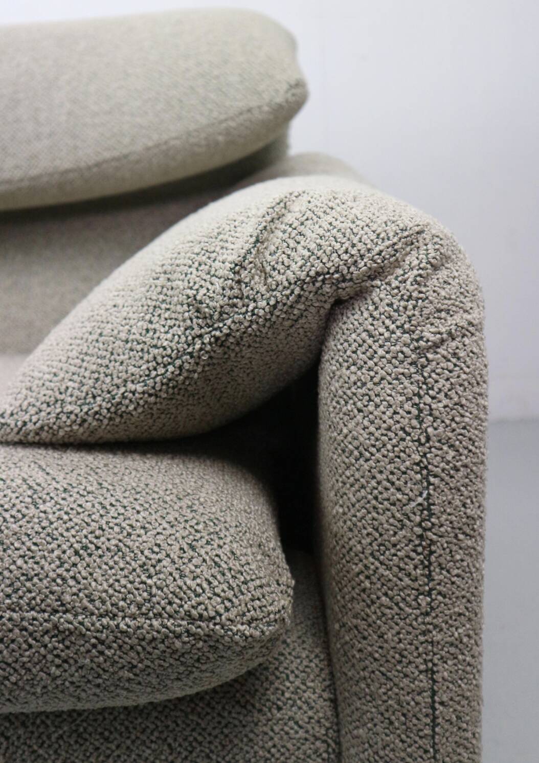 Vico Magistretti "Maralunga" 3-seater and footstool re-upholstered For Cassina