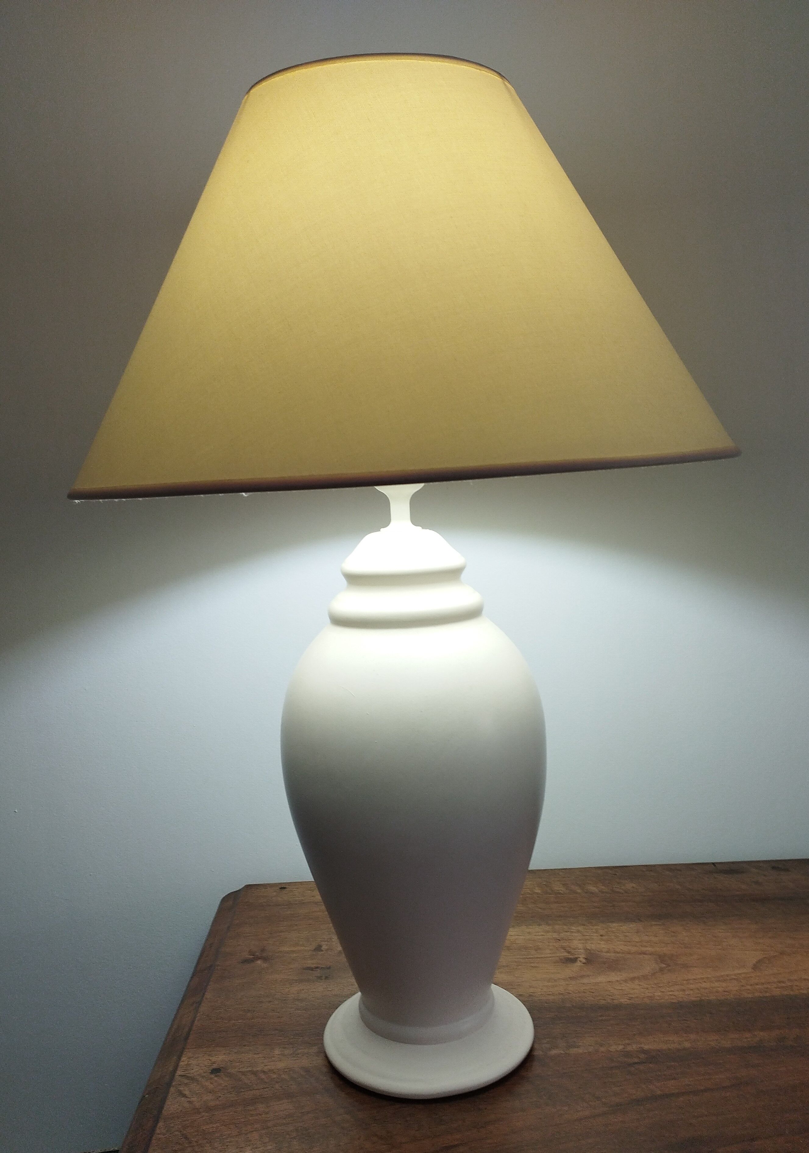 Lampe en céramique satinée