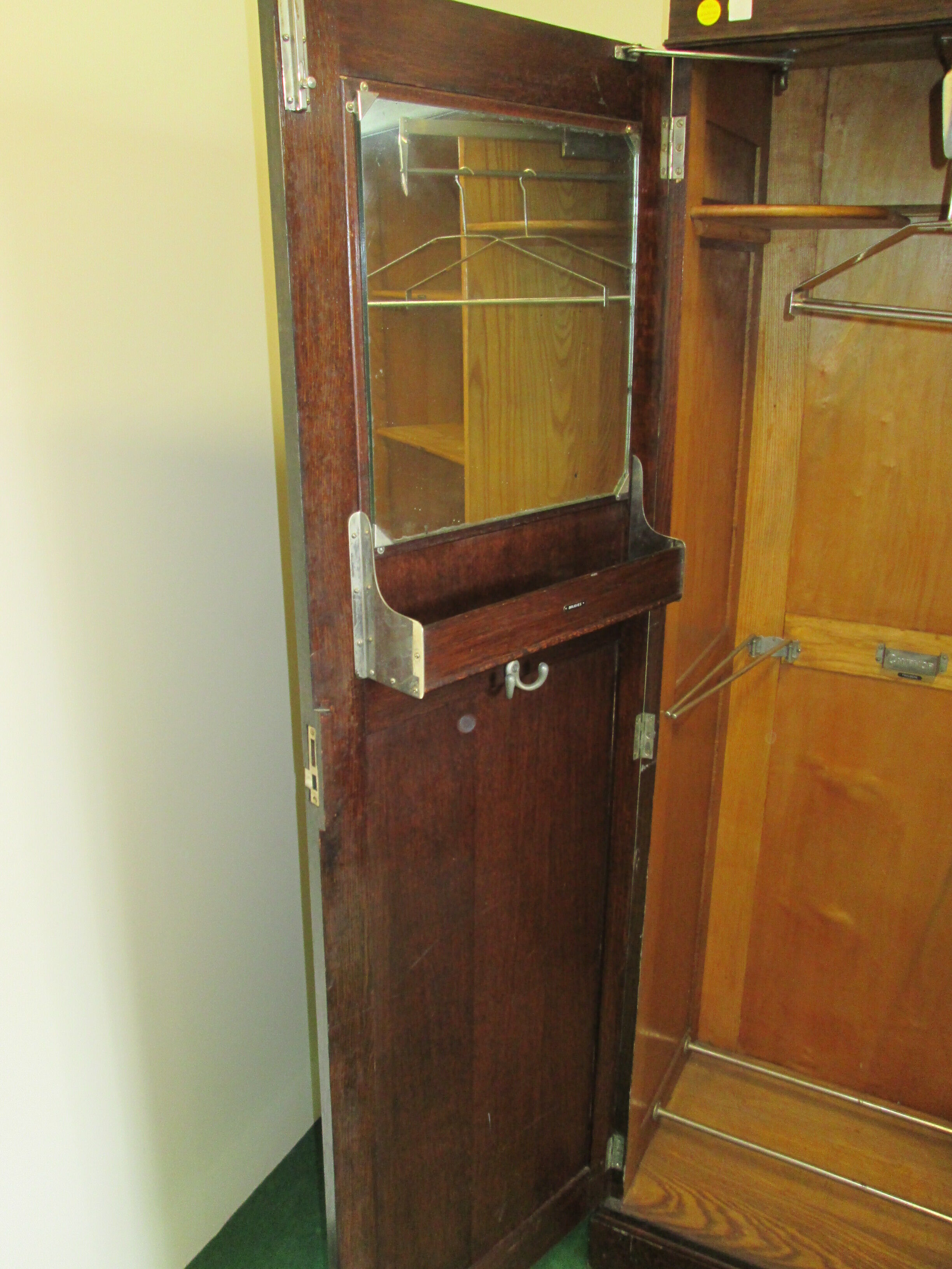 Armoire anglaise " compactum" en chene