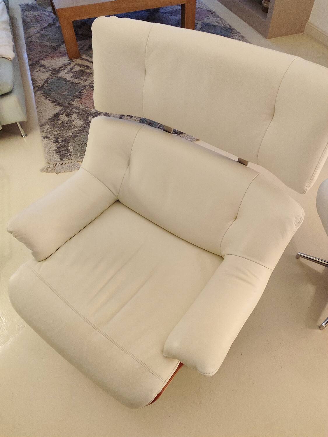 Lounge chair and ottoman