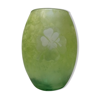 Vase vert décor trèfles