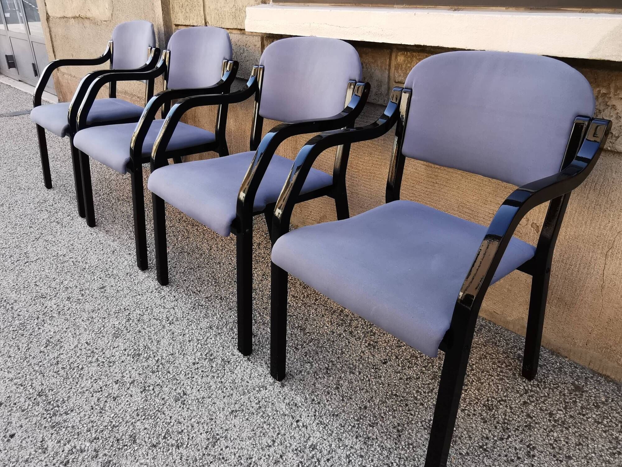 Suite de 4 fauteuils italiens vintage des années 80