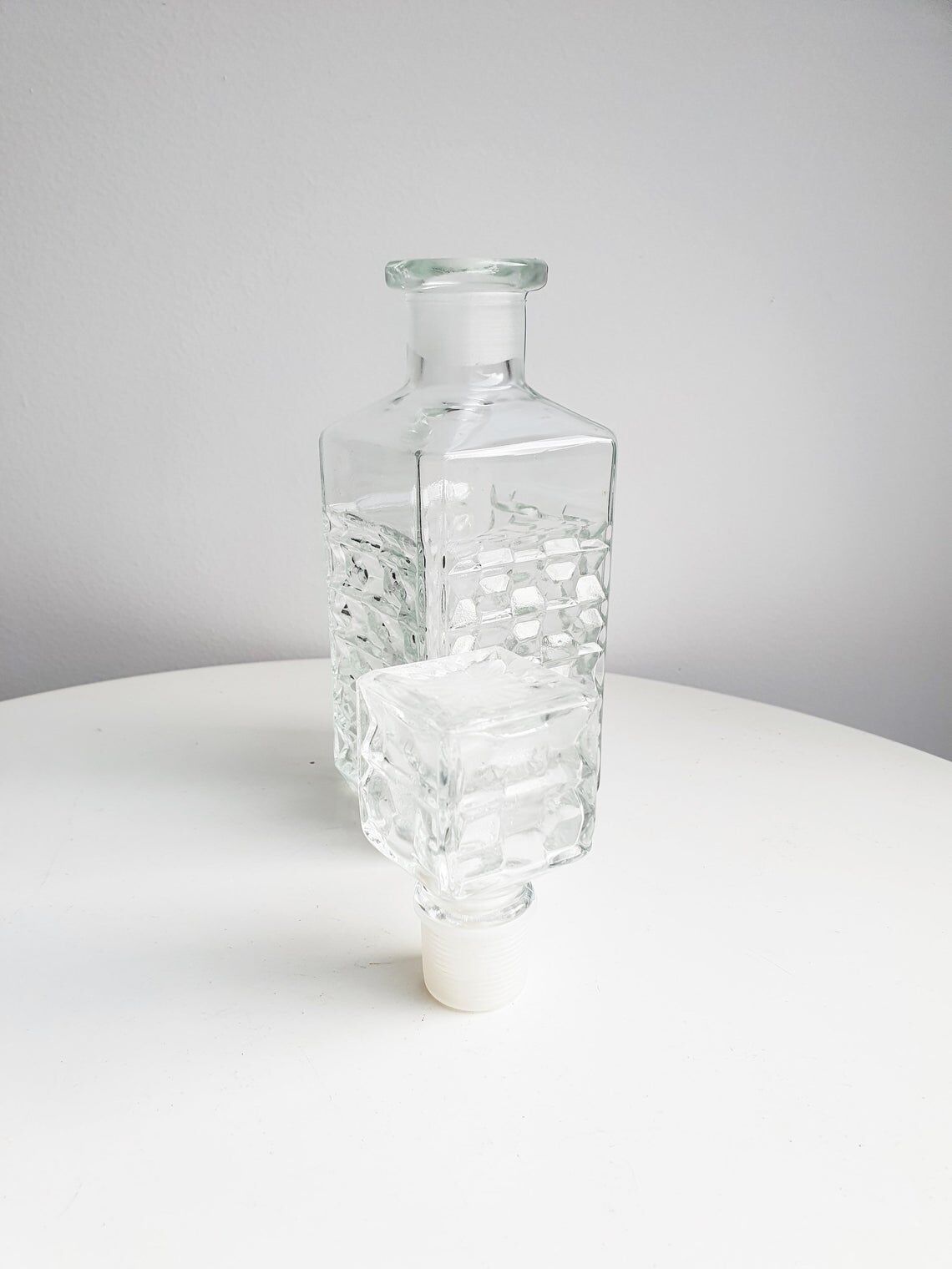Glass square carafe