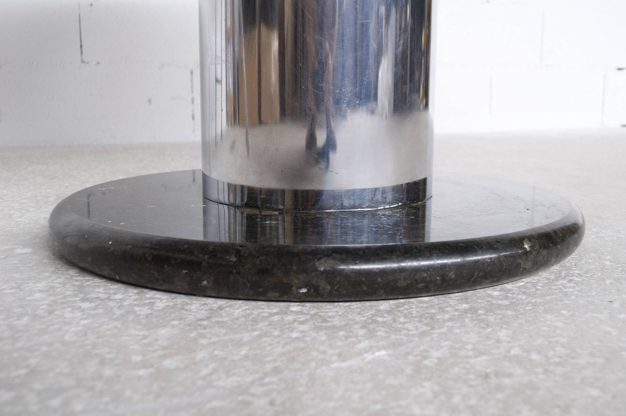 Table lotorosso by Ettore Sottsass, marble, Poltronova publisher, 1965.