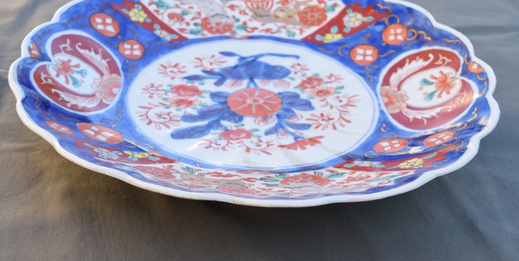 Porcelain dish of Japan Imari diameter 36 cm