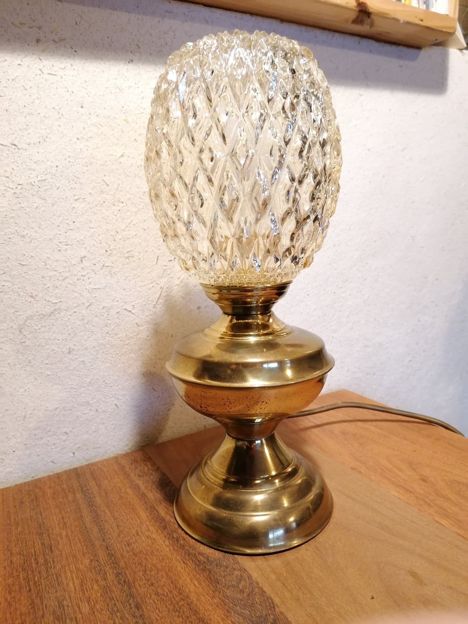 Vintage table lamp with chiseled glass globe.
