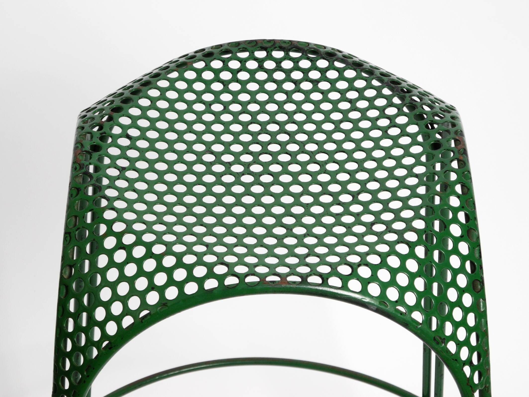 Tabouret de bar italien des années 1960 en métal peint en vert avec métal perforé.