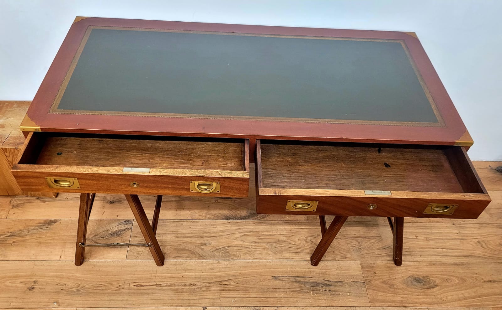 Bureau style marin en bois d'acajou