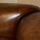 Chesterfield leather canapé with claw and ball feet by Howard & Son, Victorian era.