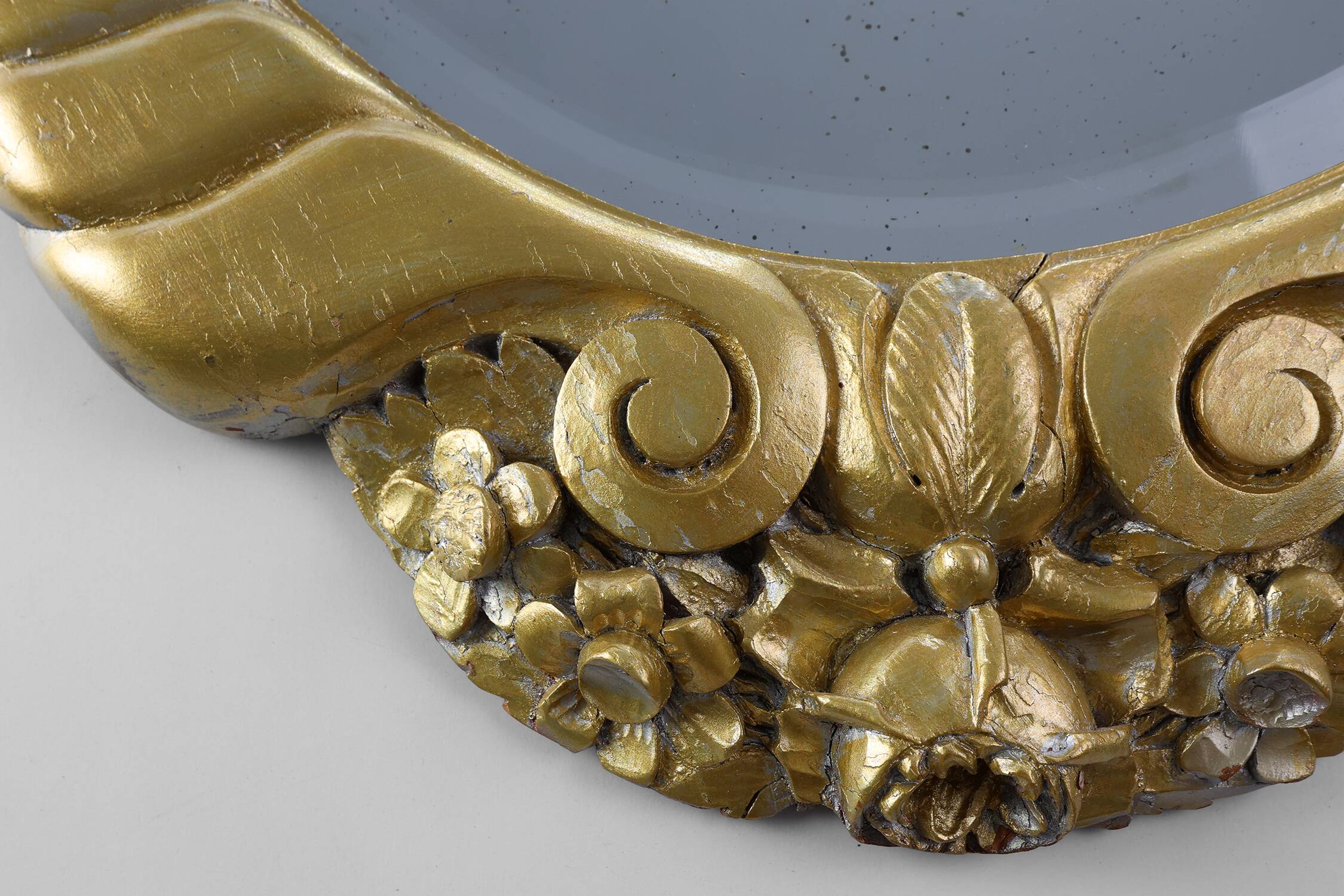 Oval Art Deco carved Gilt Wooden Mirror, France ca. 1920