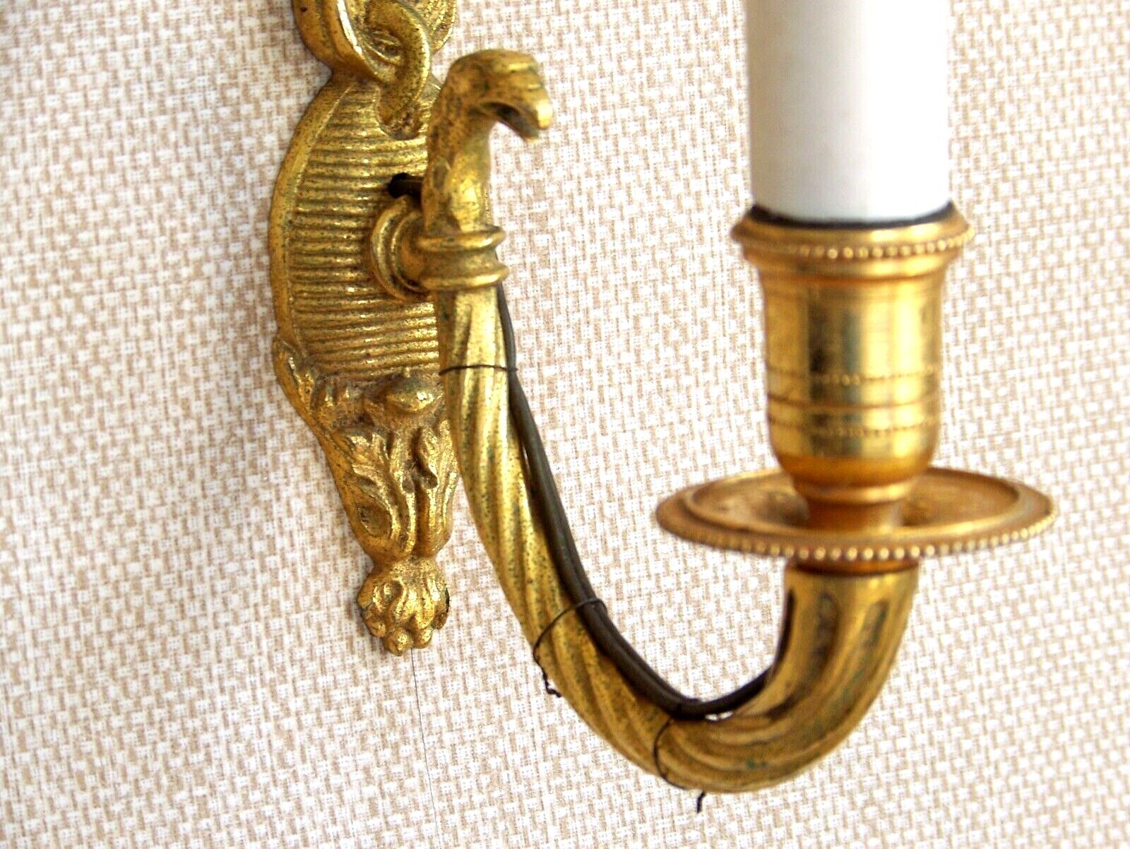 Simple wall sconce in classic Empire style made of vintage French cast brass 4316.