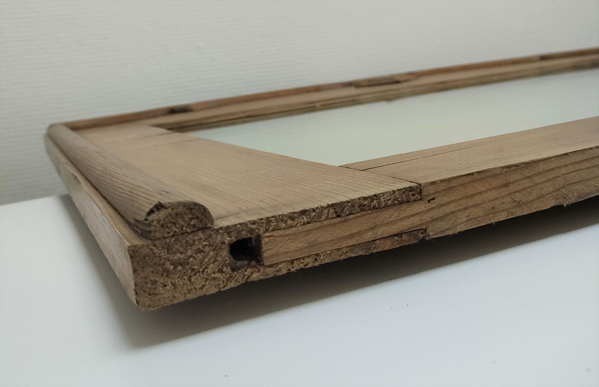 Miroir bois patiné glace biseautée vintage 76 cm x 96 cm