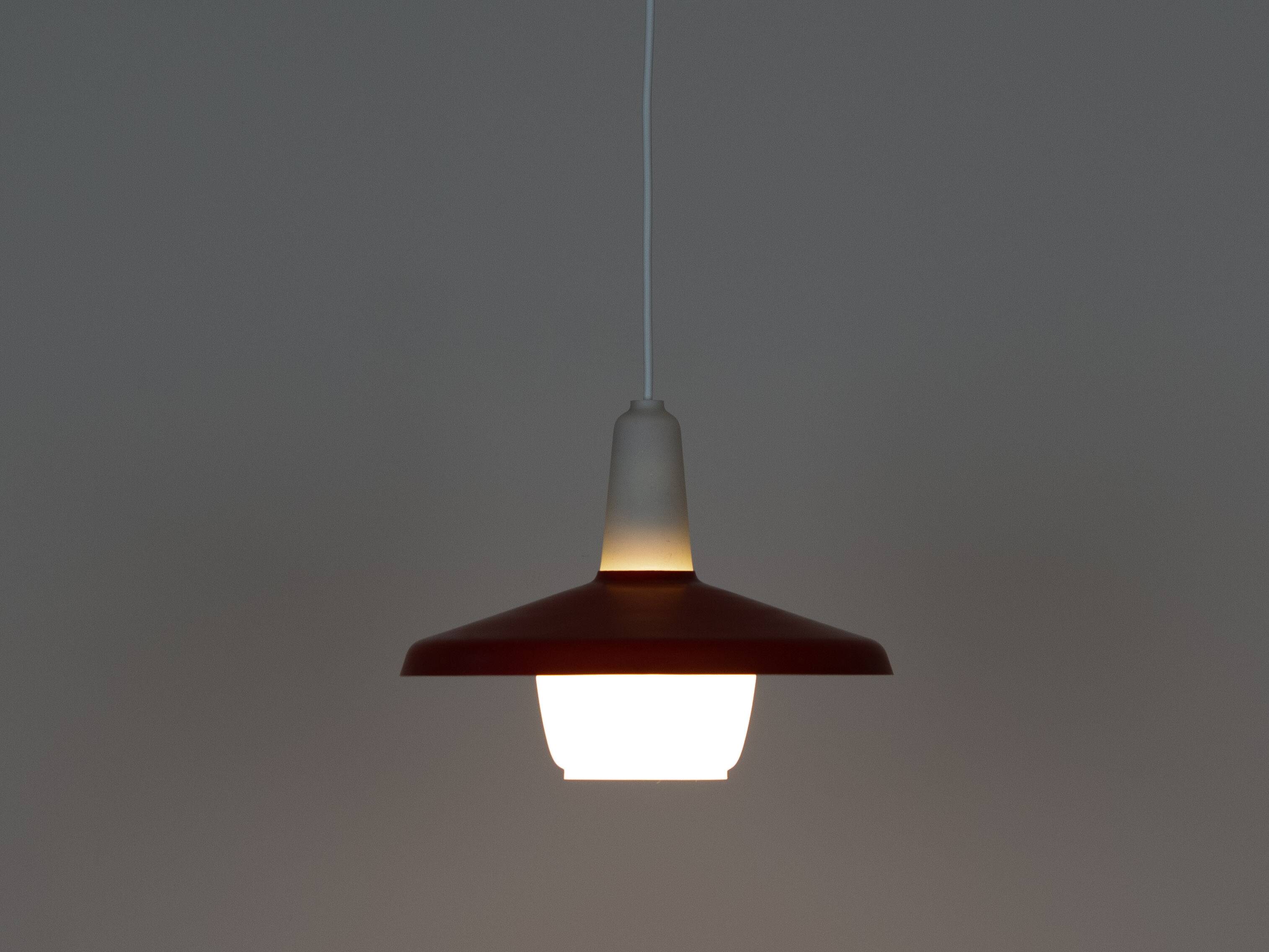 Suspension vintage danoise par Bent Karlby, années 1950
