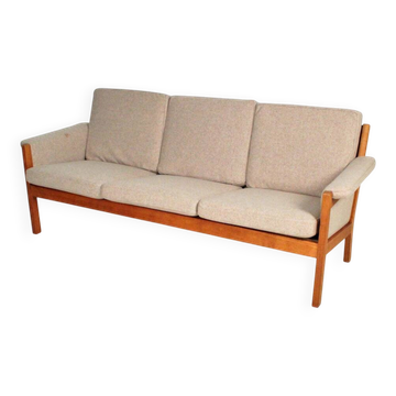 Scandinavian GE40 sofa in oak stamped by Hans J. Wegner for Getama, 1960s.