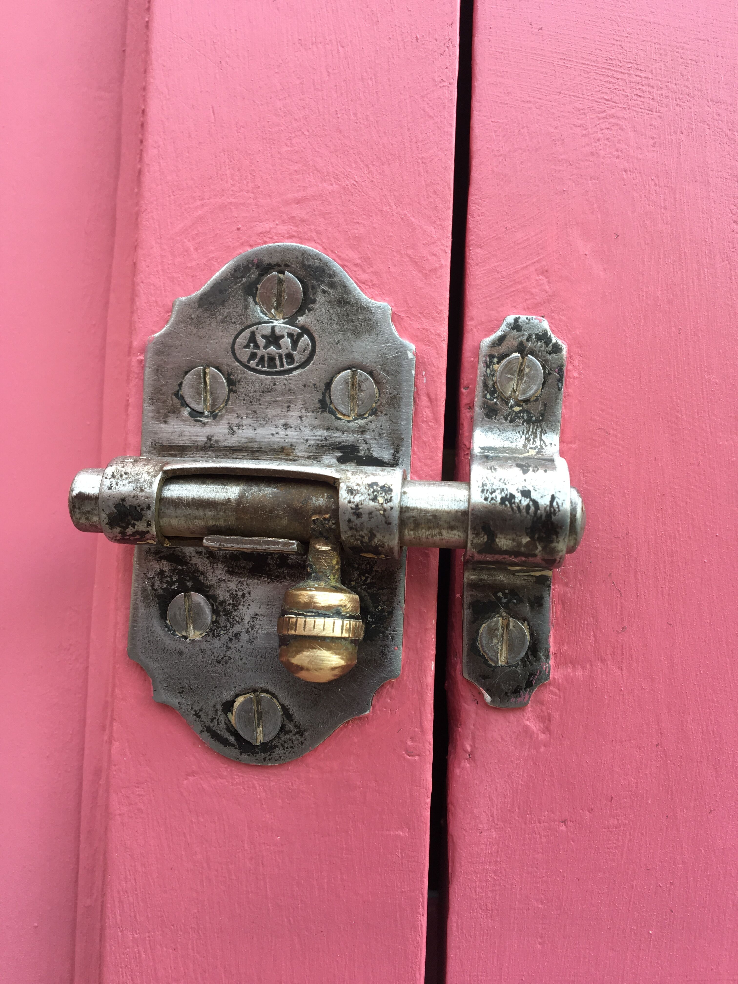 Parisian wardrobe bonnetière