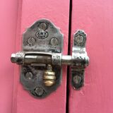 Parisian wardrobe bonnetière