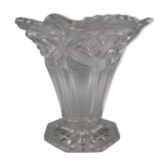 Faceted glass cup vase in the shape of a cornet on a pedestal