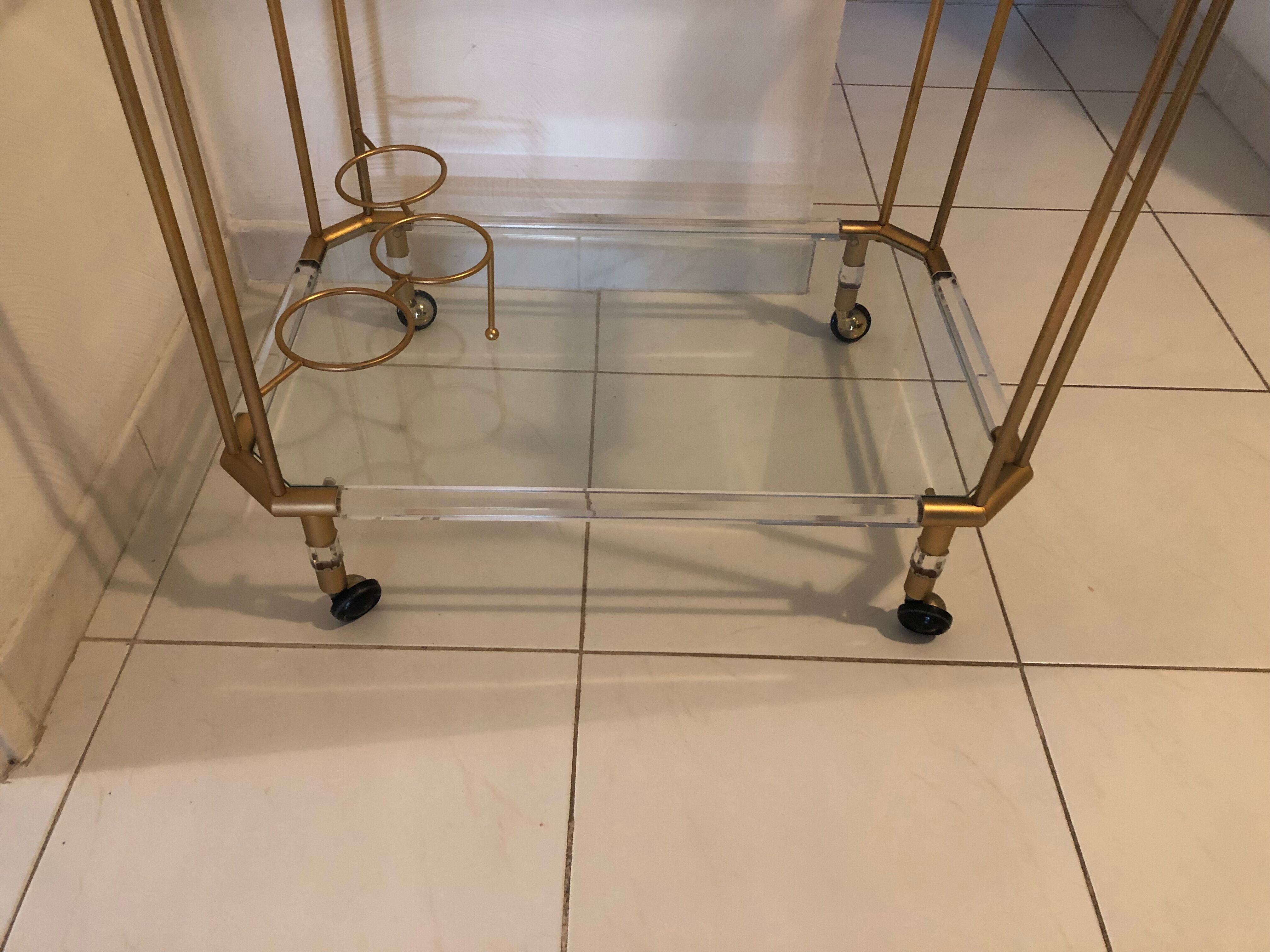 Desserte design en plexiglass et verre