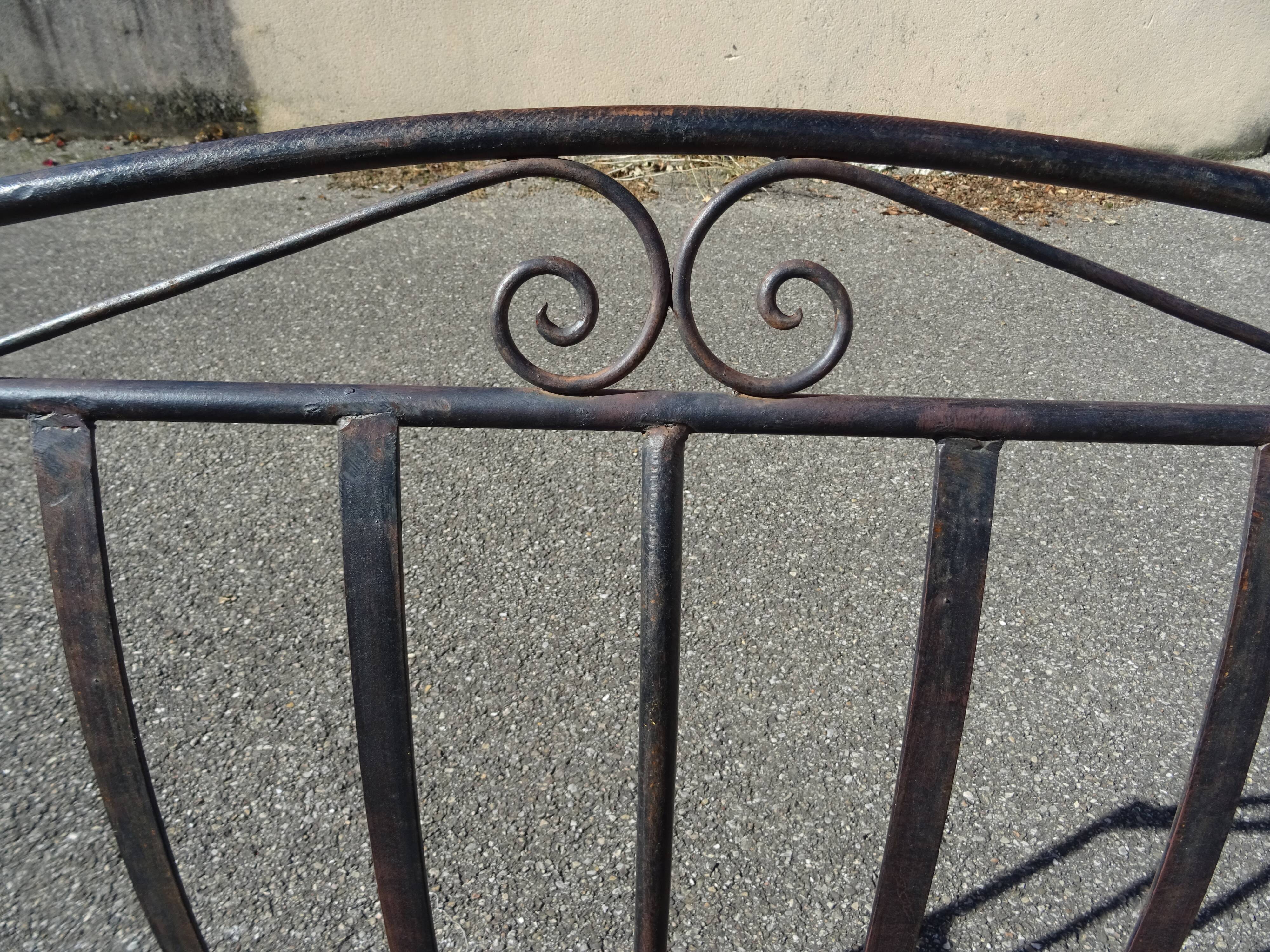 Banc de jardin en fer forgé
