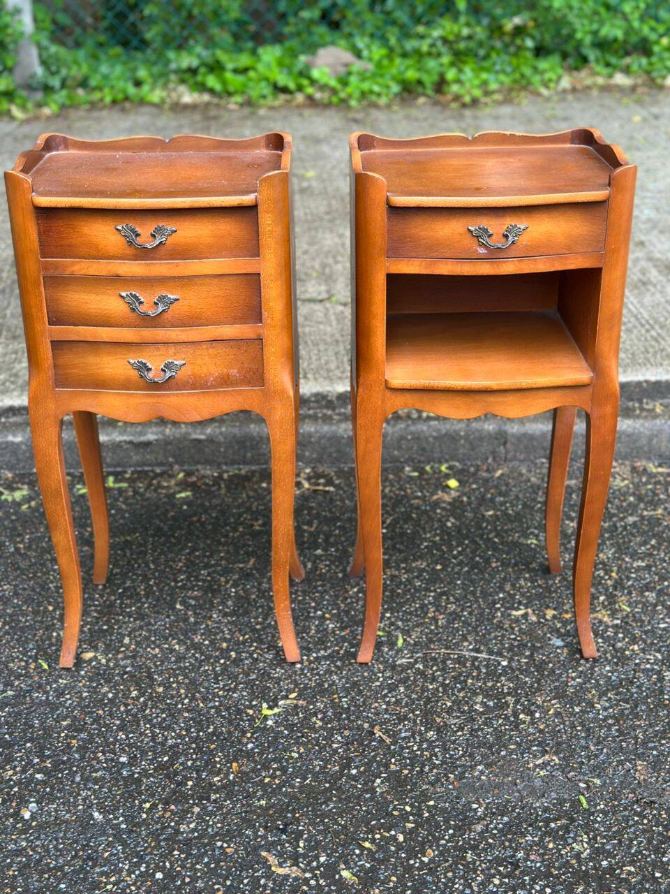 2 Louis XV bedside tables made of curved solid wood with drawers from the 1930s.