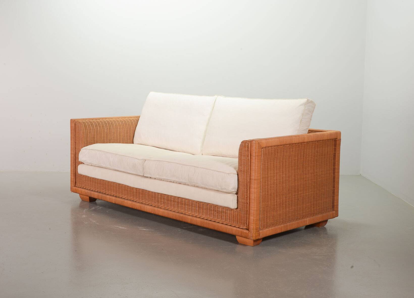 Luxurious Italian Gasparucci Reed White Lounge Greenhouse Sofa. Italy, 1980