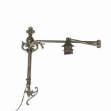 Adjustable wall light in brass and gold metal.