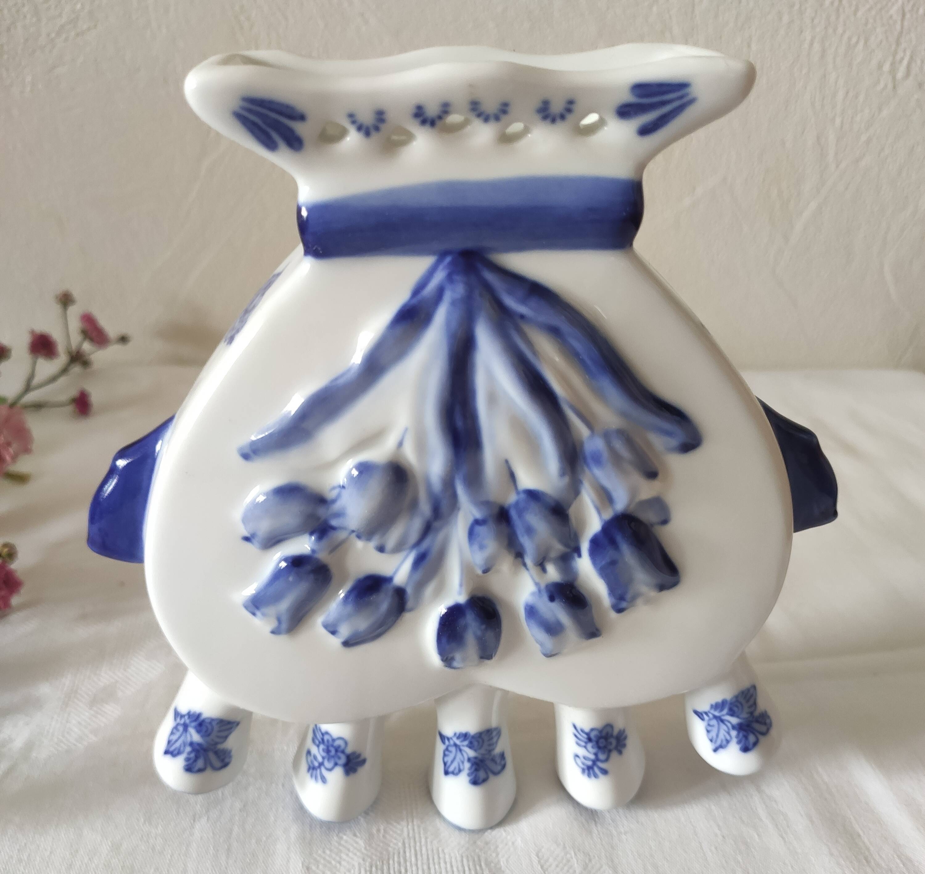 Tulip vase, Delftware