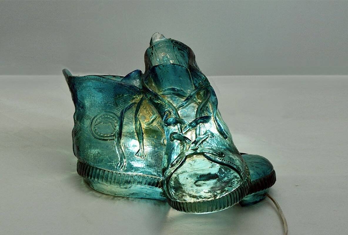 Rare resin table lamp produced by L'isola che non c'è in the 1970s