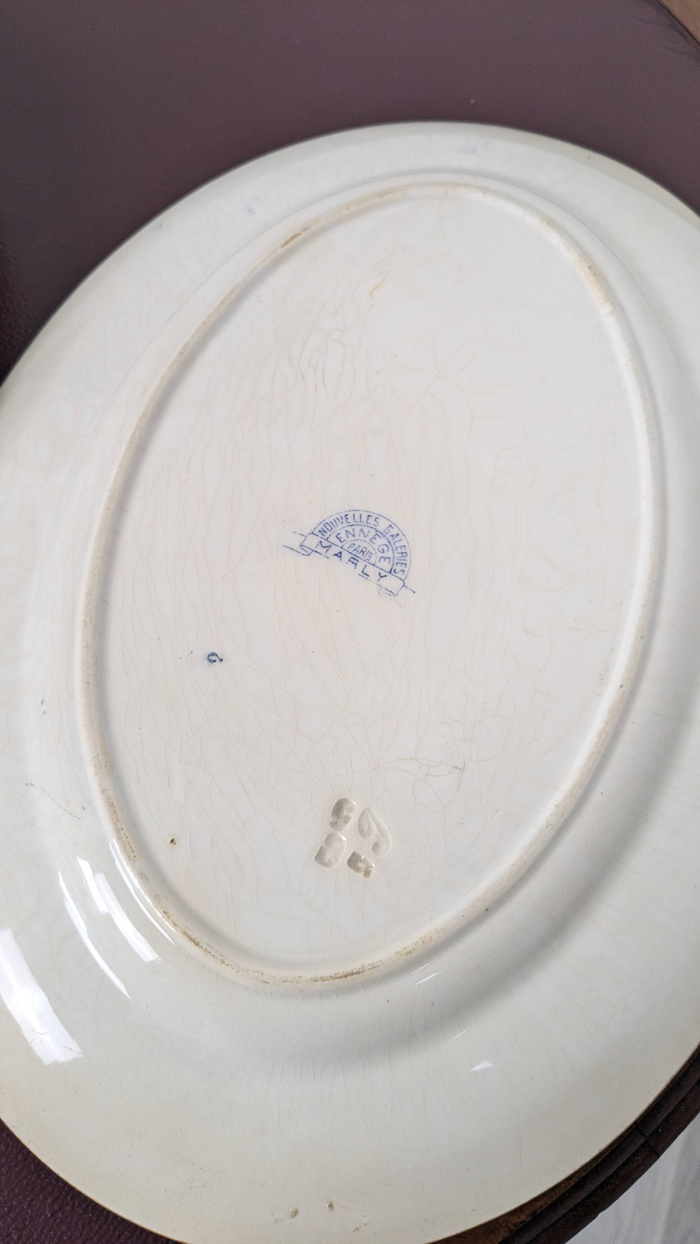 Paire de plats en faïence des Nouvelles Galeries, modèle Marly