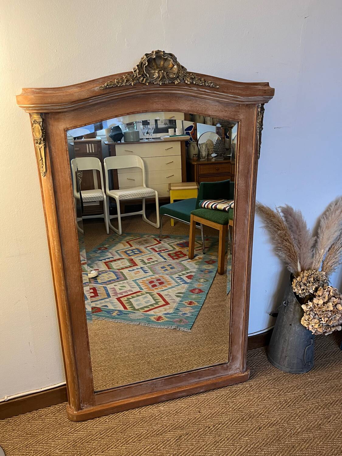 Grand miroir ancien bois patiné et dorure glace biseautée