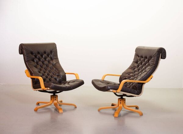 Chaises pivotantes en similicuir rembourré marron chocolat années 70 Noboru Nakamura Design
