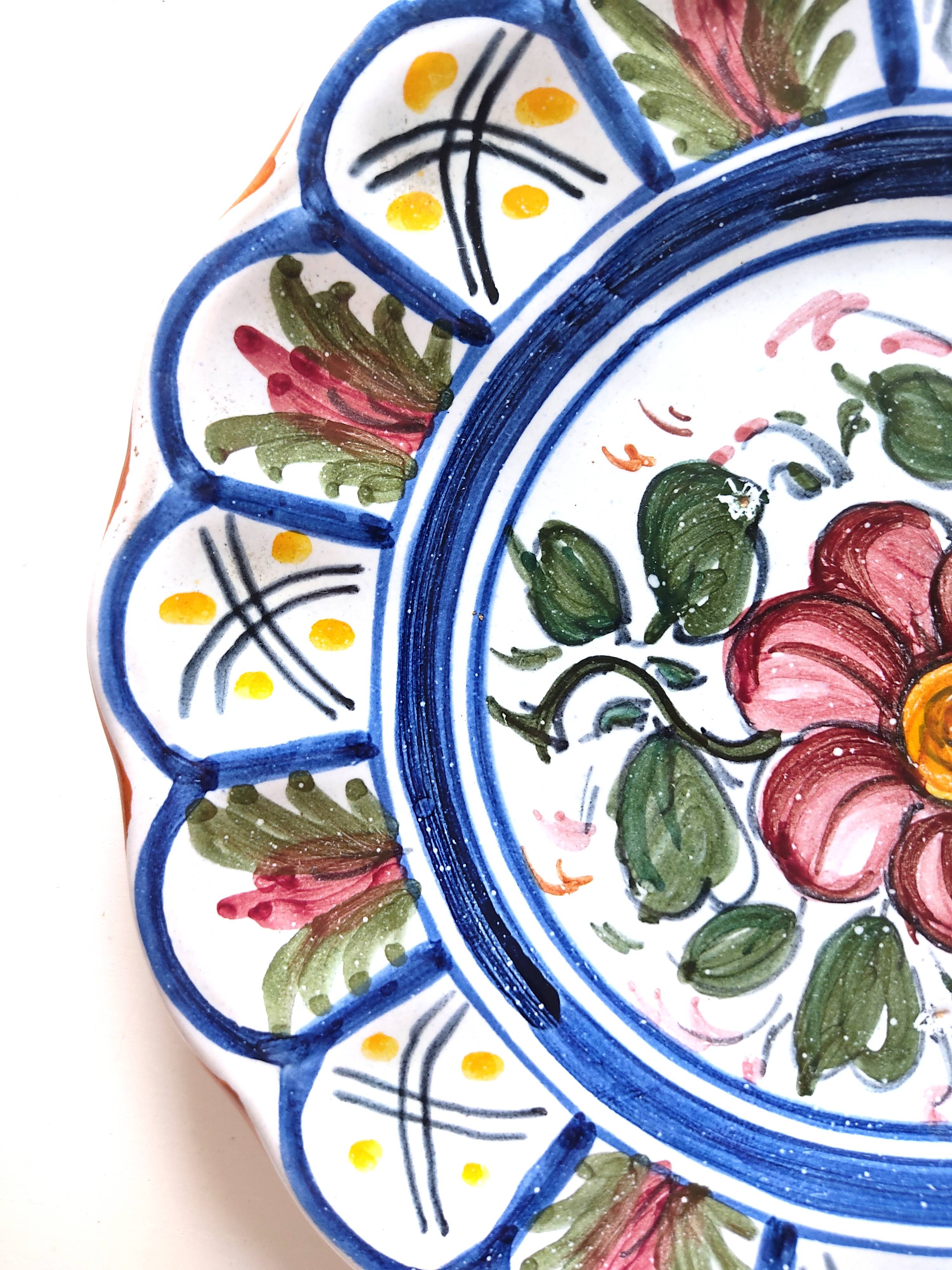 Decorative plate to hang, Italian earthenware