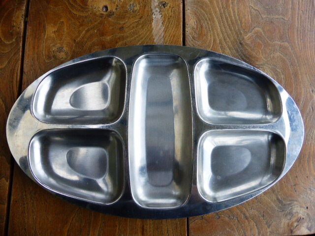 Set 18/10 stainless, has compartments vintage 1970