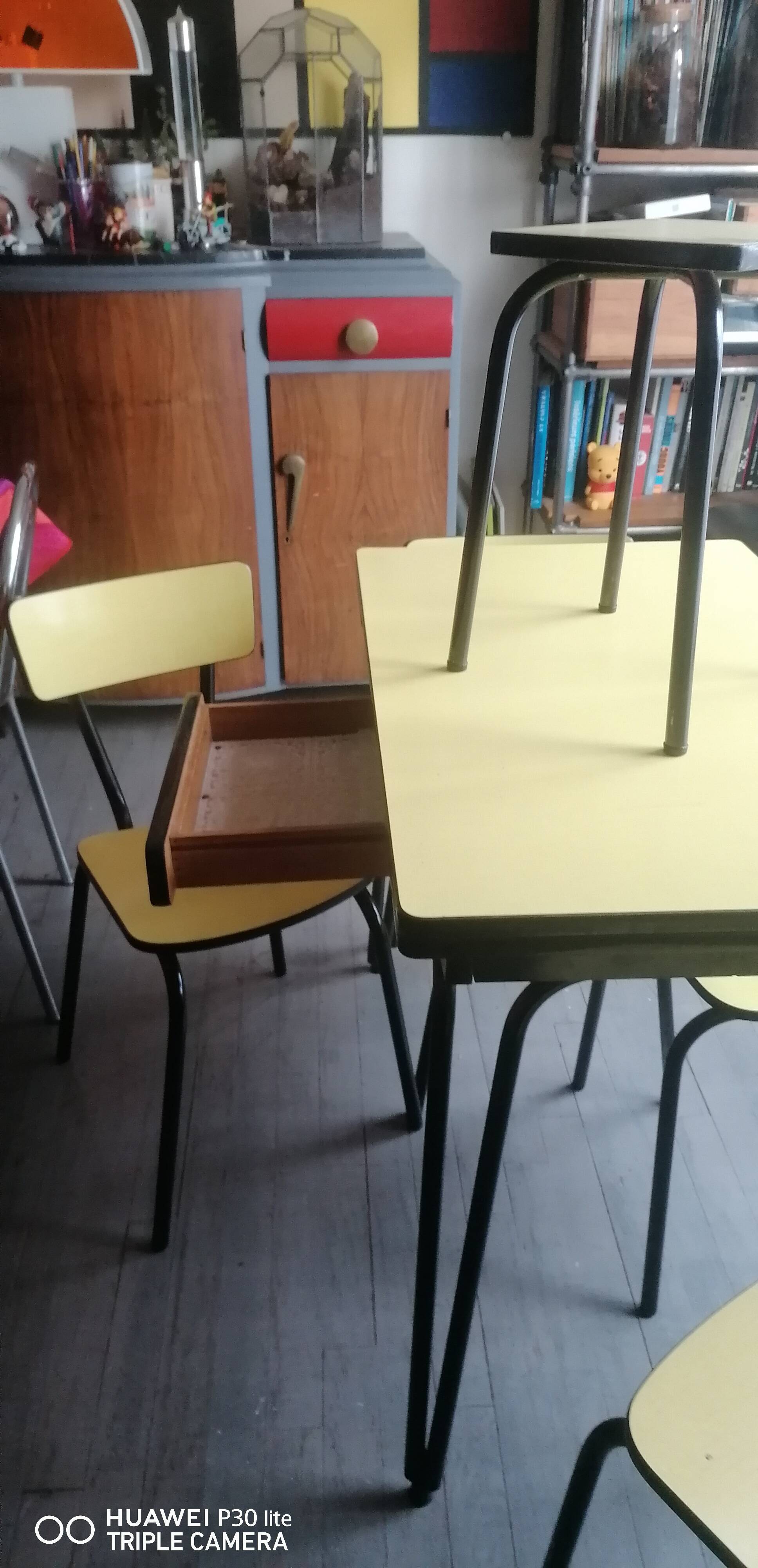 Ensemble vintage en formica jaune : table + 4 chaises+ 1 tabouret 1960/70