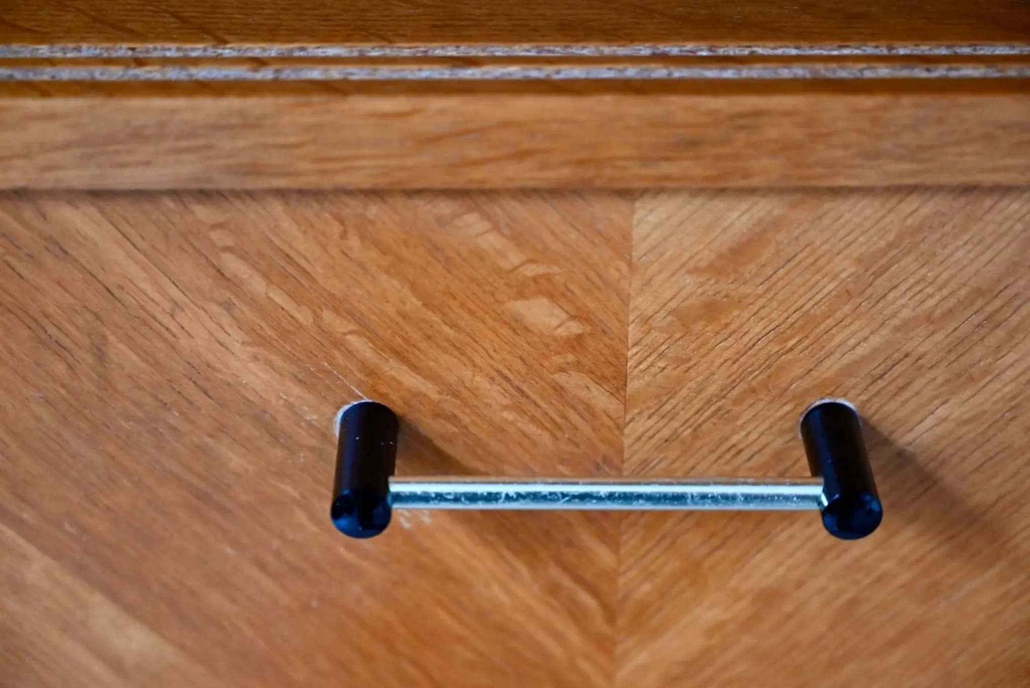 Vintage secretary bookcase from the 50s and 60s, oak with chevron marquetry.