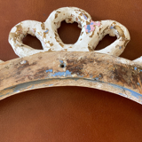 Large round carved wooden frame with ribbon knot decoration - Shabby chic