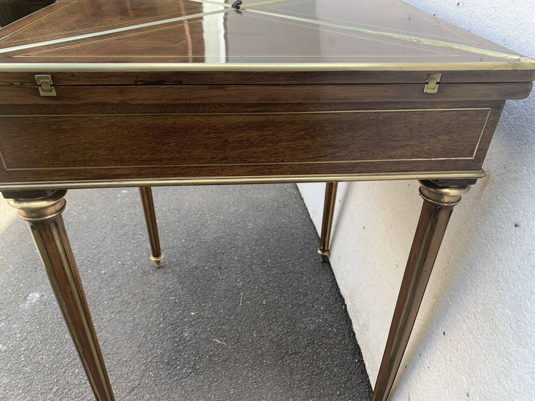 Table for games "Handkerchief" Napoleon III mahogany and brass fillet XIX century