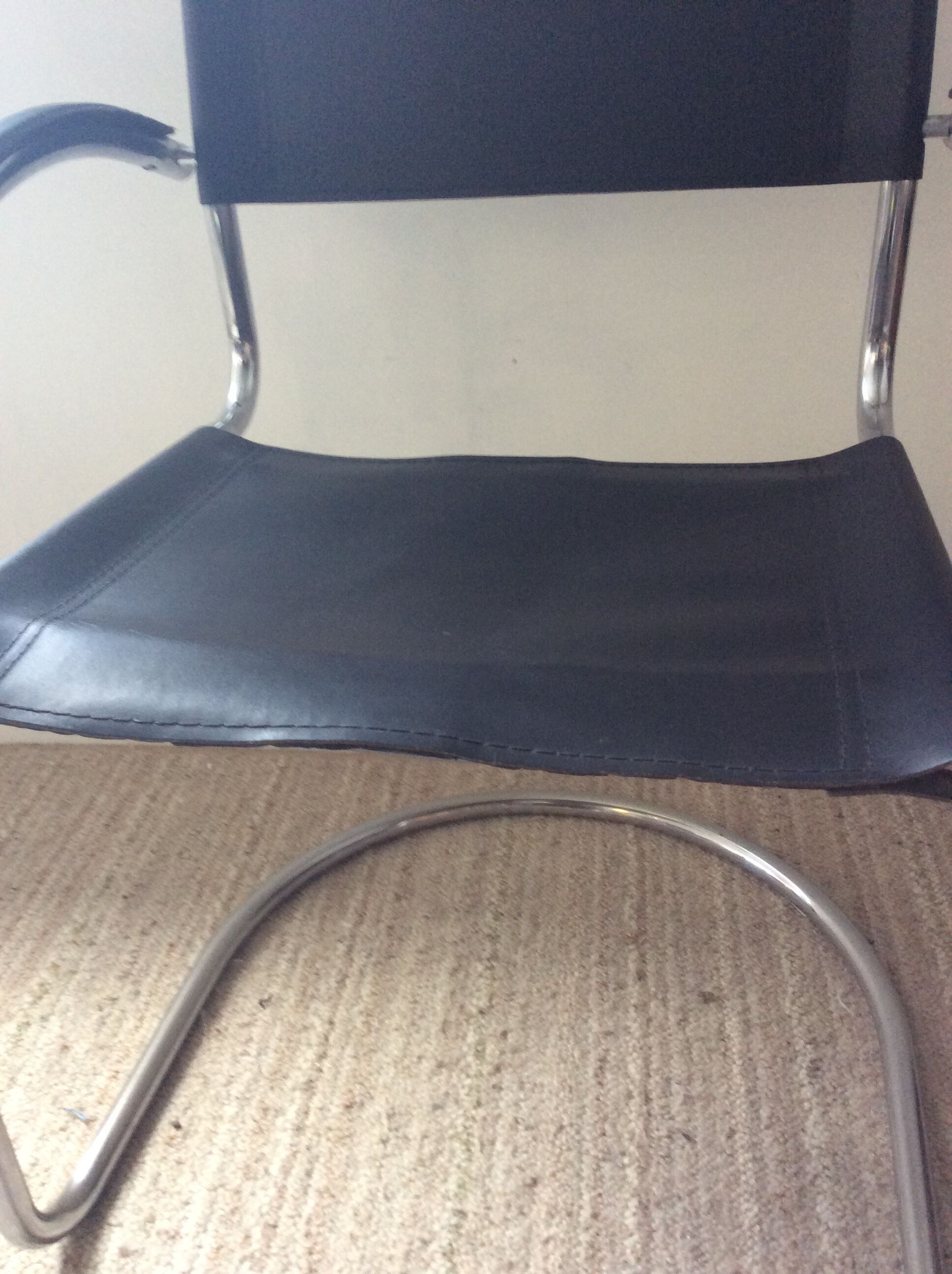Cantilever Italy chair from the 70s in black leather