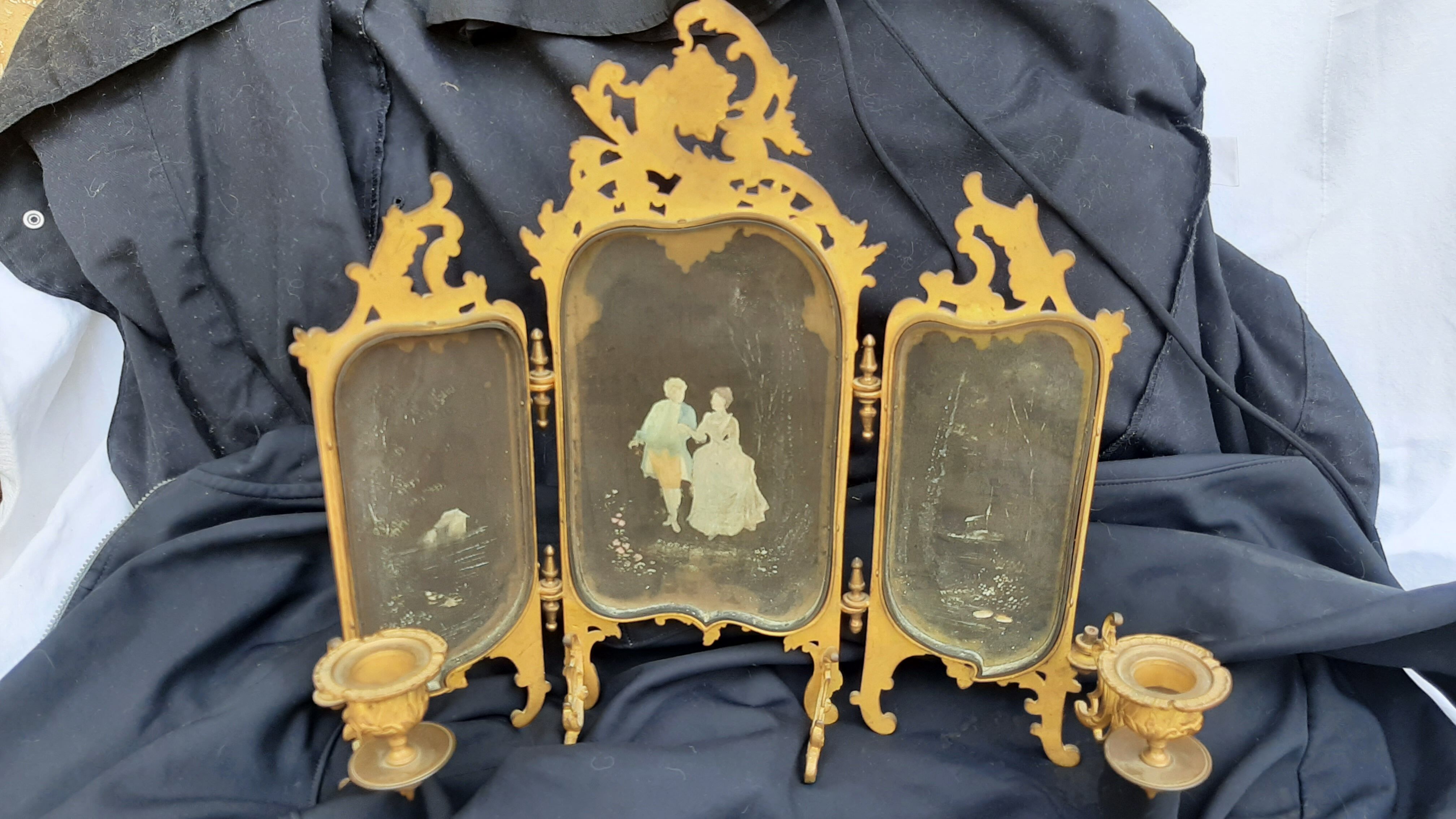Ancient tryptic in gilded bronze, candlestick