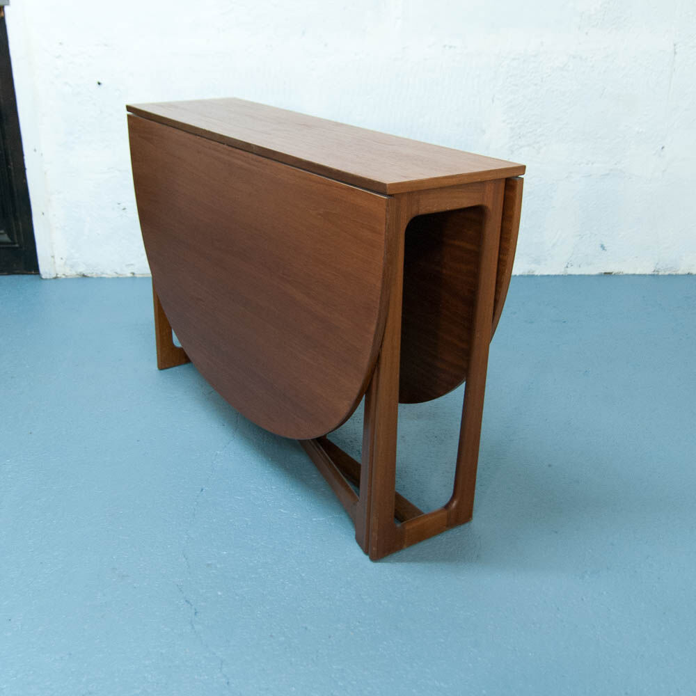 McIntosh round folding table